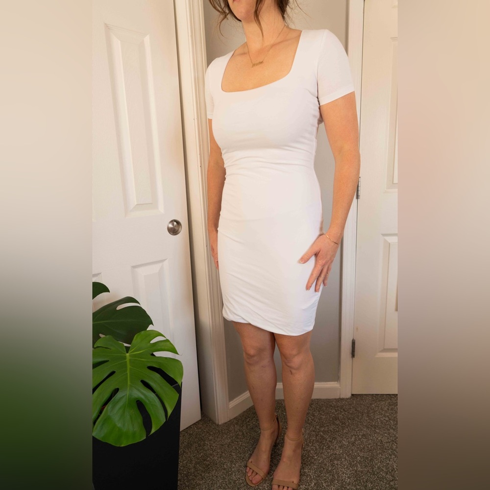 KOOKAI white square neckline short sleeve body on dress